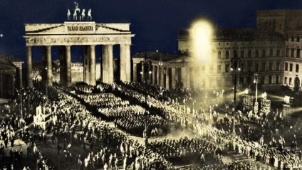 Inscripții pe Reichstag, turistul pe o notă, inscripții (DW) Inscripții pe Reichstag, turistul pe o notă, dw