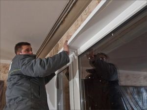 Pantele exterioare ale finisajul metalic cu mâinile (lor) Pantele exterioare ale finisajul metalic cu propriile sale mâini