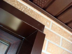 Pantele exterioare ale finisajul metalic cu mâinile (lor) Pantele exterioare ale finisajul metalic cu propriile sale mâini