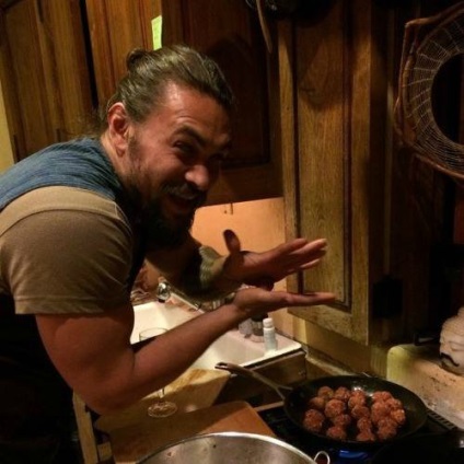 Pe un Momoa sărac spune un cuvânt, blogger online dreapta 19 octombrie 2015, o bârfă (Momoa) Pe un Momoa sărac spune un cuvânt, blogger online dreapta 19 octombrie 2015, o bârfă