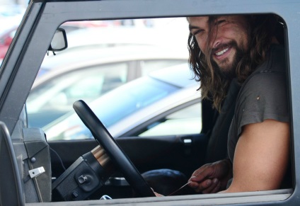 Pe un Momoa sărac spune un cuvânt, blogger online dreapta 19 octombrie 2015, o barfa (dreapta) Pe un Momoa sărac spune un cuvânt, blogger online dreapta 19 octombrie 2015, o bârfă