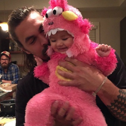 Pe un Momoa sărac spune un cuvânt, blogger online dreapta 19 octombrie 2015, o bârfă (Momoa) Pe un Momoa sărac spune un cuvânt, blogger online dreapta 19 octombrie 2015, o bârfă