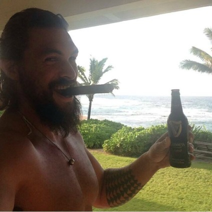 Pe un Momoa sărac spune un cuvânt, blogger online dreapta 19 octombrie 2015, o bârfă (Momoa) Pe un Momoa sărac spune un cuvânt, blogger online dreapta 19 octombrie 2015, o bârfă