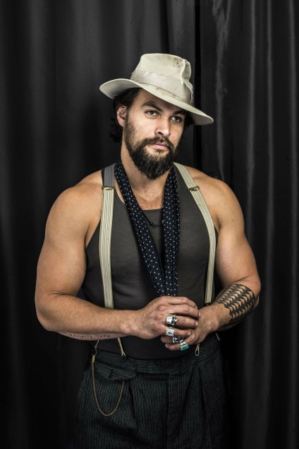 Pe un Momoa sărac spune un cuvânt, blogger online dreapta 19 octombrie 2015, o bârfă (Momoa) Pe un Momoa sărac spune un cuvânt, blogger online dreapta 19 octombrie 2015, o bârfă