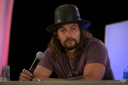 Pe un Momoa sărac spune un cuvânt, blogger online dreapta 19 octombrie 2015, o barfa (dreapta) Pe un Momoa sărac spune un cuvânt, blogger online dreapta 19 octombrie 2015, o bârfă