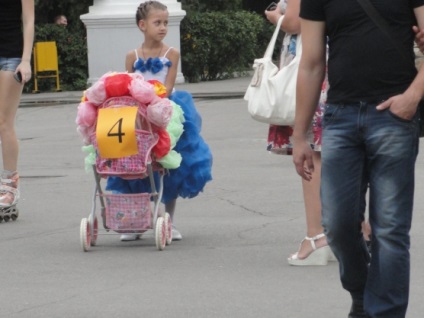 Scaun Parade „(dezvoltare timpurie) Scaun Parade
