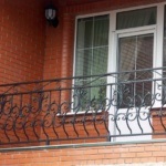 Parapet pe balcon tipurile de garduri, foto, stabilind propriile lor mâini (balustradă) Parapet pe balcon tipurile de garduri, foto, stabilind propriile lor mâini