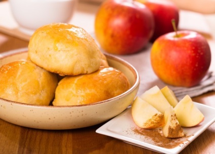 Pies cu mere briose, drojdie, puf, caș (minute preparare Calorii kcal) Plăcinte cu mere briose, drojdie, puf, caș