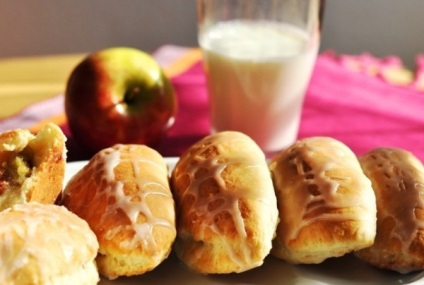 Pies cu mere briose, drojdie, puf, caș (minute preparare Calorii kcal) Plăcinte cu mere briose, drojdie, puf, caș