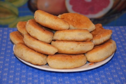 Pies cu mere briose, drojdie, puf, caș (mere) Plăcinte cu mere briose, drojdie, puf, caș