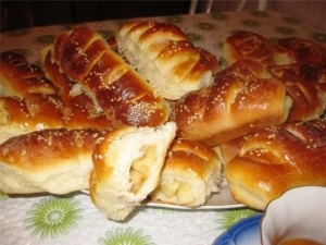 Pies cu mere briose, drojdie, puf, caș (umplere pentru plăcinte de mere) Plăcinte cu mere briose, drojdie, puf, caș