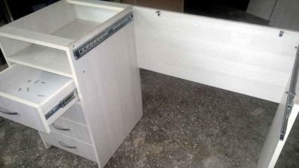 Birou cu mâinile în (tabel) Birou cu mâinile pe