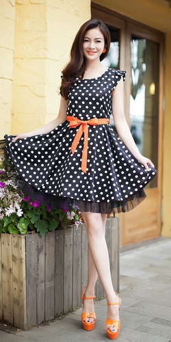 Polka-dot rochie - fotografii, moda (fotografii) Polka-dot rochie - fotografii, moda