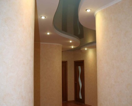 Plafonul în hol fotografie de reparații și de design de apartamente, cum se face cu mâinile lor, cum de a decora lung (lor) Plafonul în hol fotografie de reparații și de design de apartamente, cum se face cu mâinile lor, cum de a decora lung