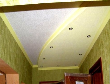 Plafonul în hol cu mâinile, construirea portal (mâini) Plafonul în hol cu mâinile, portalul de construcție
