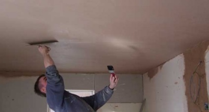 Plafonul în hol cu mâinile, construirea portal (plafon) Plafonul în hol cu mâinile, portalul de construcție