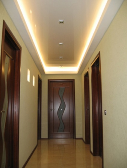 Plafonul în hol cu mâinile, construirea portal (plafon) Plafonul în hol cu mâinile, portalul de construcție
