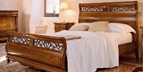 Exemple de design-dormitor cu o fereastră de dafin (Classic stil clasic) Exemple de dormitor de design, cu o fereastră de dafin