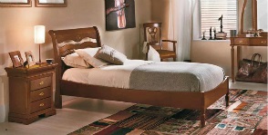 Exemple de design-dormitor cu o fereastră de dafin (Classic stil clasic) Exemple de dormitor de design, cu o fereastră de dafin