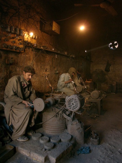 mașini de fabricare artizani din Pakistan, povestiri retrograda (aa) mașini de fabricare artizani din Pakistan, istorie reacționar