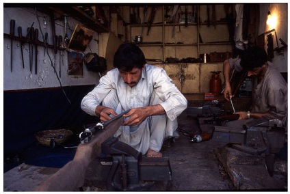 mașini de fabricare artizani din Pakistan, povestiri retrograda (artizanat) mașini de fabricare artizani din Pakistan, istorie reacționar