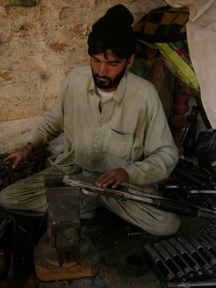 mașini de fabricare artizani din Pakistan, povestiri retrograda (aa) mașini de fabricare artizani din Pakistan, istorie reacționar