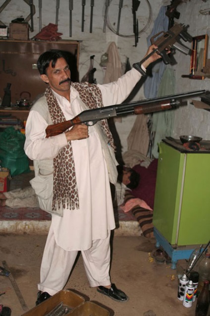 mașini de fabricare artizani din Pakistan, povestiri retrograda (Kalașnikov) mașini de fabricare artizani din Pakistan, istorie reacționar