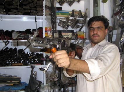 mașini de fabricare artizani din Pakistan, povestiri retrograda (aa) mașini de fabricare artizani din Pakistan, istorie reacționar