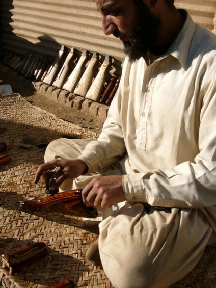 mașini de fabricare artizani din Pakistan, povestiri retrograd (de casă) mașini de fabricare artizani din Pakistan, istorie reacționar