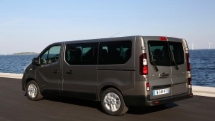 Renault Trafic 2017 într-o nouă configurație organism și preț comentarii test de fotografie video de unitate (nou) Renault Trafic 2017 într-o nouă configurație a corpului și de preț comentarii test drive foto-video