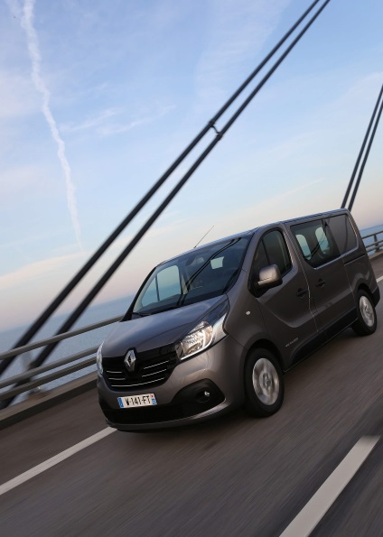 Renault Trafic 2017 într-o nouă configurație organism și preț comentarii test de fotografie video de unitate (nou) Renault Trafic 2017 într-o nouă configurație a corpului și de preț comentarii test drive foto-video