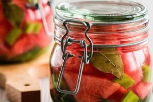 Rețete și Secretele marination rapidă și preparate pentru pepene verde murat de iarnă (sărat reteta de pepene verde murat pentru marinare) Rețete și Secretele marination rapidă și preparate pentru pepenele verde de iarnă murat