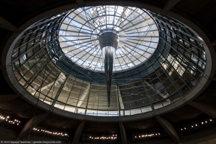 Reichstag în interiorul și inscripții de soldați sovietici (Reichstag) Reichstag-ul și inscripția în interiorul soldații sovietici