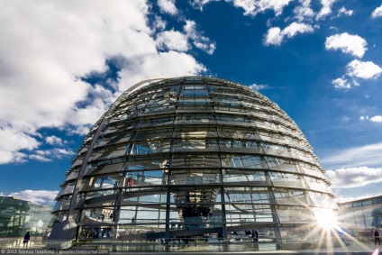 Reichstag în interiorul și inscripții de soldați sovietici (Reichstag) Reichstag-ul și inscripția în interiorul soldații sovietici