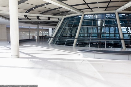 Reichstag în interiorul și inscripții de soldați sovietici (inscripția) Reichstag-ul și inscripția în interiorul soldații sovietici