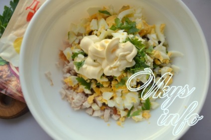 Salata „Raffaello“ cu carne de pui si ciuperci - reteta cu fotografii (Raffaello) Salata „Raffaello“ cu carne de pui si ciuperci - reteta cu fotografii