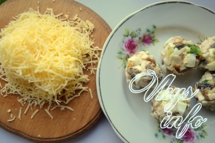 Salata „Raffaello“ cu carne de pui si ciuperci - reteta cu fotografii (salata) Salata „Raffaello“ cu carne de pui si ciuperci - reteta cu fotografii