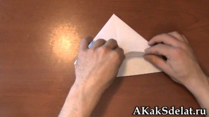 Hat Maestru de carton - un capac absolvent de hârtie cu mâinile lor (lor) Capac master realizat din carton - un capac absolvent de hârtie cu propriile sale mâini