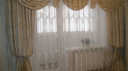 Perdelele in dormitor, cu un design stil balcon și nuanțe de culoare (jaluzele) Perdelele in dormitor, cu un design stil balcon și nuanțe de culori