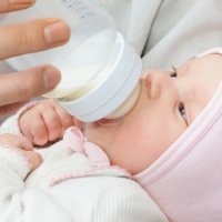 Cât de mult ar trebui să hrănească o nutriție nou-născut Nan (cât de mult) Cât de mult ar trebui să hrănească o nutriție nou-născut Nan