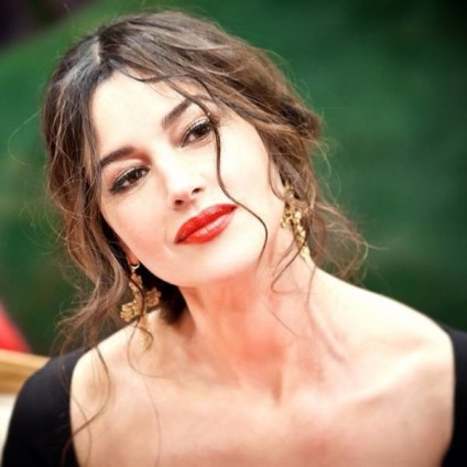 Style Monica Bellucci cu privire la activitățile si casual (stil) Style Monica Bellucci cu privire la activitățile si casual