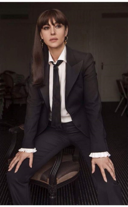 Style Monica Bellucci cu privire la activitățile si casual (stil) Style Monica Bellucci cu privire la activitățile si casual