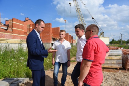 Construcția a trei case în regiunea Vologda a fost reluată după o perioadă lungă de inactivitate (guvern împreună investitori imobiliari) Construcția a trei case în regiunea Vologda a fost reluată după o lungă