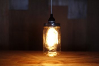 Lampa din borcan cu mâinile (timp) Lampa din borcan cu mâinile