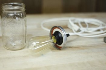 Lampa din borcan cu mâinile (timp) Lampa din borcan cu mâinile