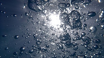 Loțiune tonică sau apă micelară (plus apa micelara) Tonic, loțiune sau apă micelară
