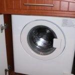 Instalați mașina de spălat într-o bucătărie mică - argumente pro și contra (mașină de spălat de bucătărie) Instalați mașina de spălat într-o bucătărie mică - Pro și Contra