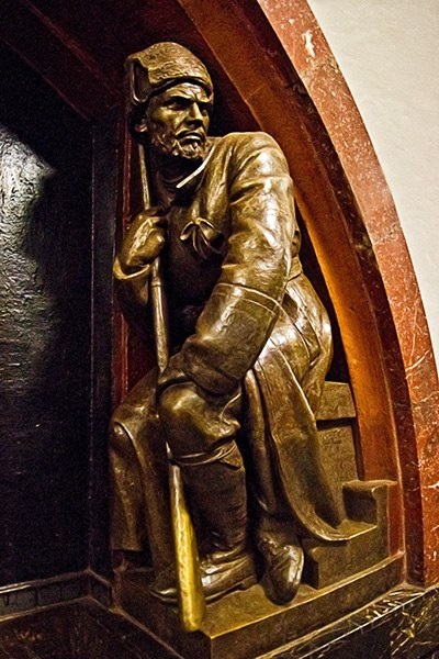 Stația de metrou Magic din Moscova (sculptura celebru din toate) Stația de metrou Magic din Moscova