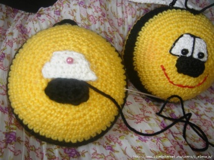 Tricotate jucărie de albine Smiley (54SBN rânduri de fire de culoare galbenă) Tricotate jucărie de albine Smiley