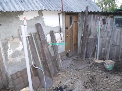 Gard din plasa de plastic (grilă) Un gard din plasă de plastic